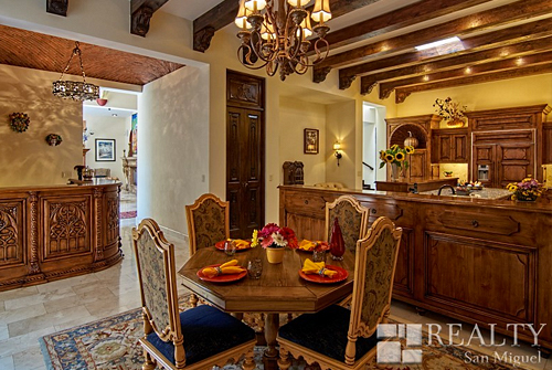 40 Fuentes - Dining Area