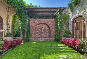 40 Fuentes - Formal Front Entrance Garden Courtyard